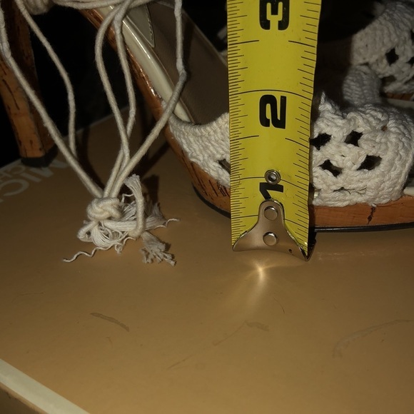 Micheal Kors size 10 Ivory
Crochet ankle wrap heels macrame - Picture 15 of 15